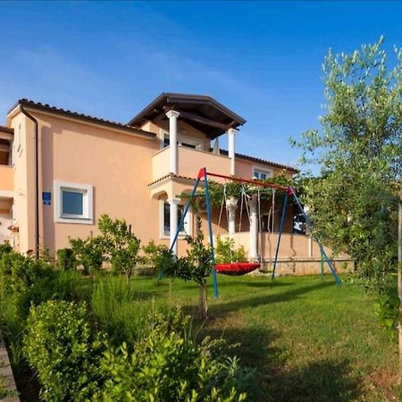 Marčana Spacious Apartment With Parking&Garden מראה חיצוני תמונה