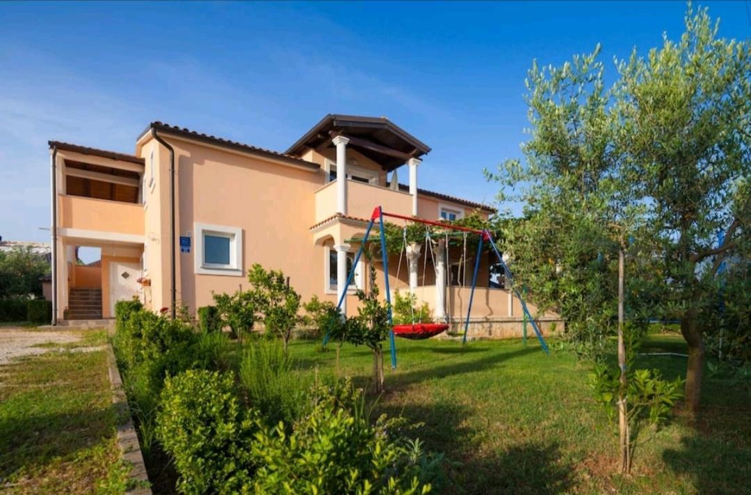 Marčana Spacious Apartment With Parking&Garden מראה חיצוני תמונה