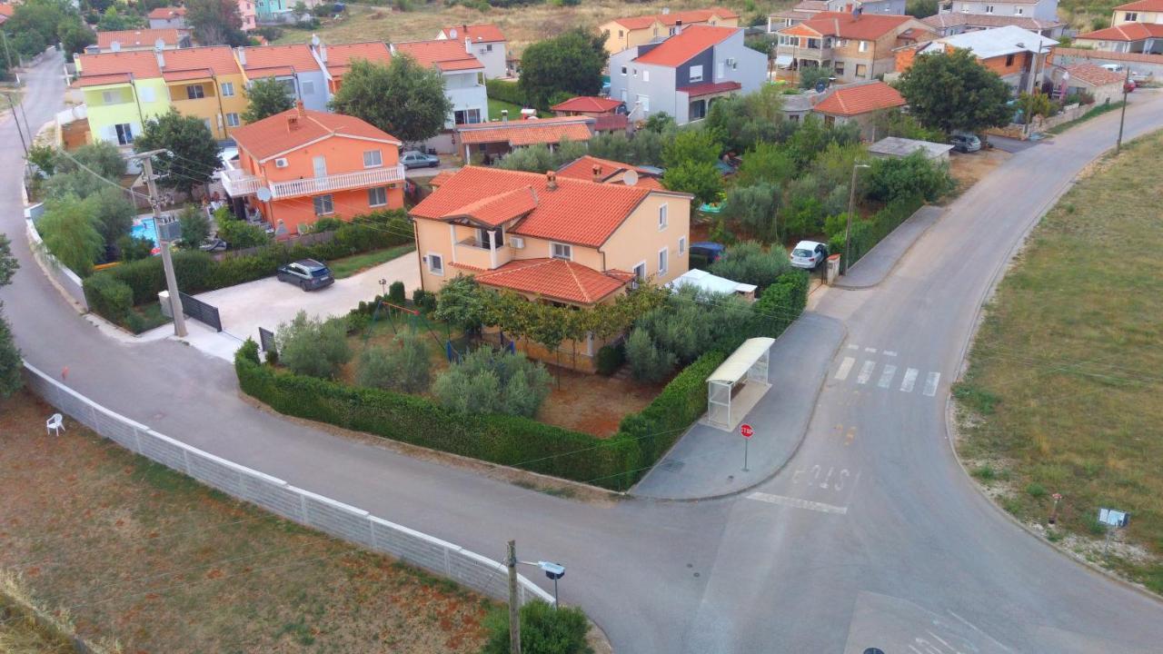 Marčana Spacious Apartment With Parking&Garden מראה חיצוני תמונה